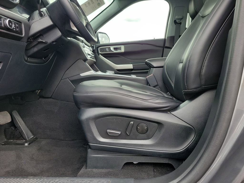 Certified 2023 Ford Explorer XLT w/ Equipment Group 202A image 18