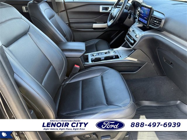 Certified 2022 Ford Explorer XLT w/ Equipment Group 202A image 17