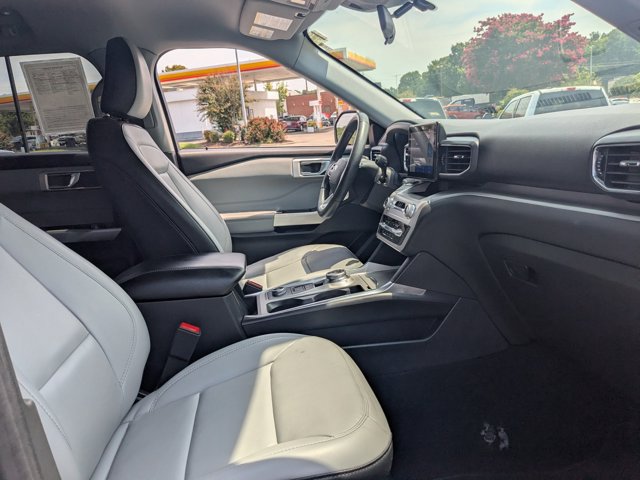 Certified 2021 Ford Explorer XLT w/ Equipment Group 202A AWD/4WD image 35