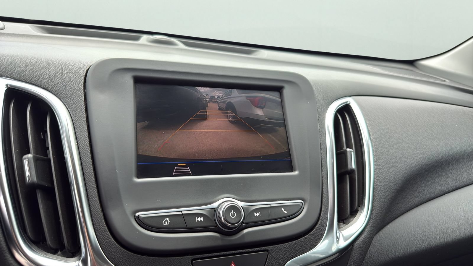 Used 2021 Chevrolet Equinox LT FWD image 18