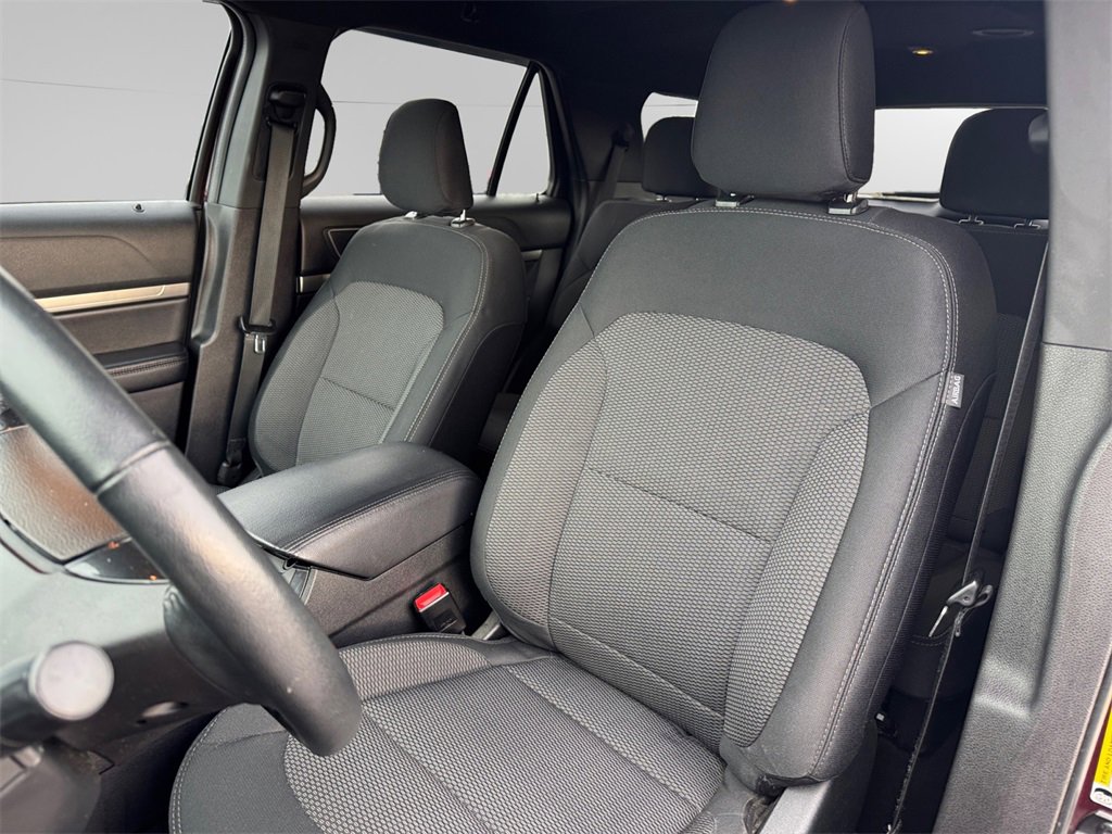 Certified 2019 Ford Explorer XLT w/ Equipment Group 201A image 9