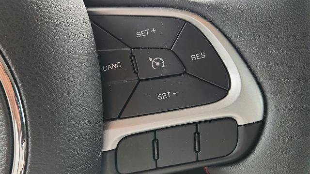 Used 2023 Jeep Renegade Trailhawk AWD/4WD image 24