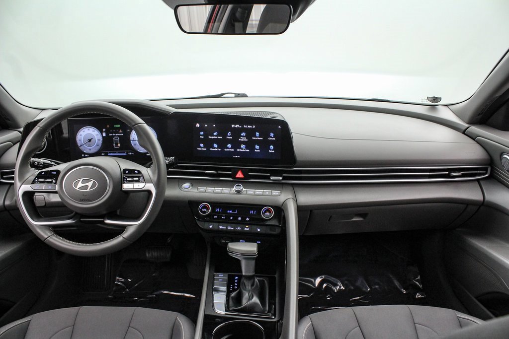 Used 2025 Hyundai Elantra SEL image 14
