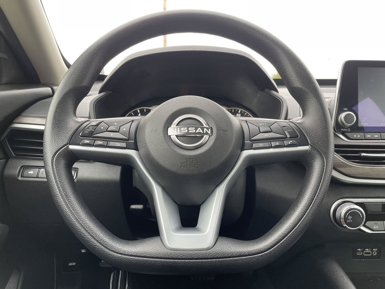 Used 2025 Nissan Altima 2.5 SV FWD image 11