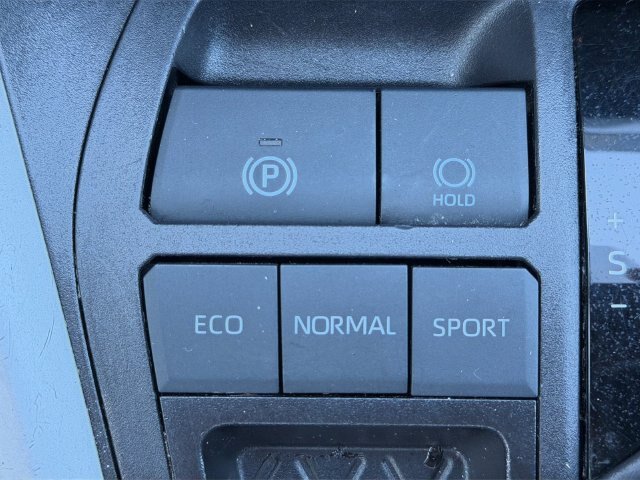 Used 2025 Toyota RAV4 XLE FWD image 18