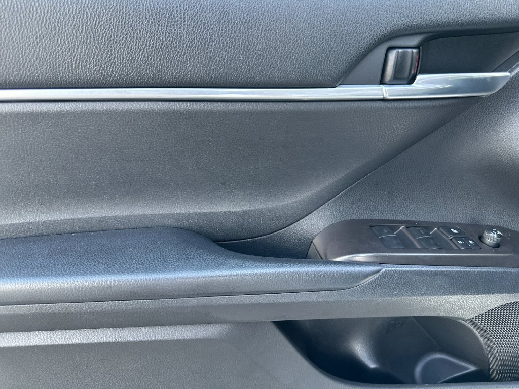 Used 2022 Toyota Camry SE w/ Carpet Mat Package (TMS) FWD image 10