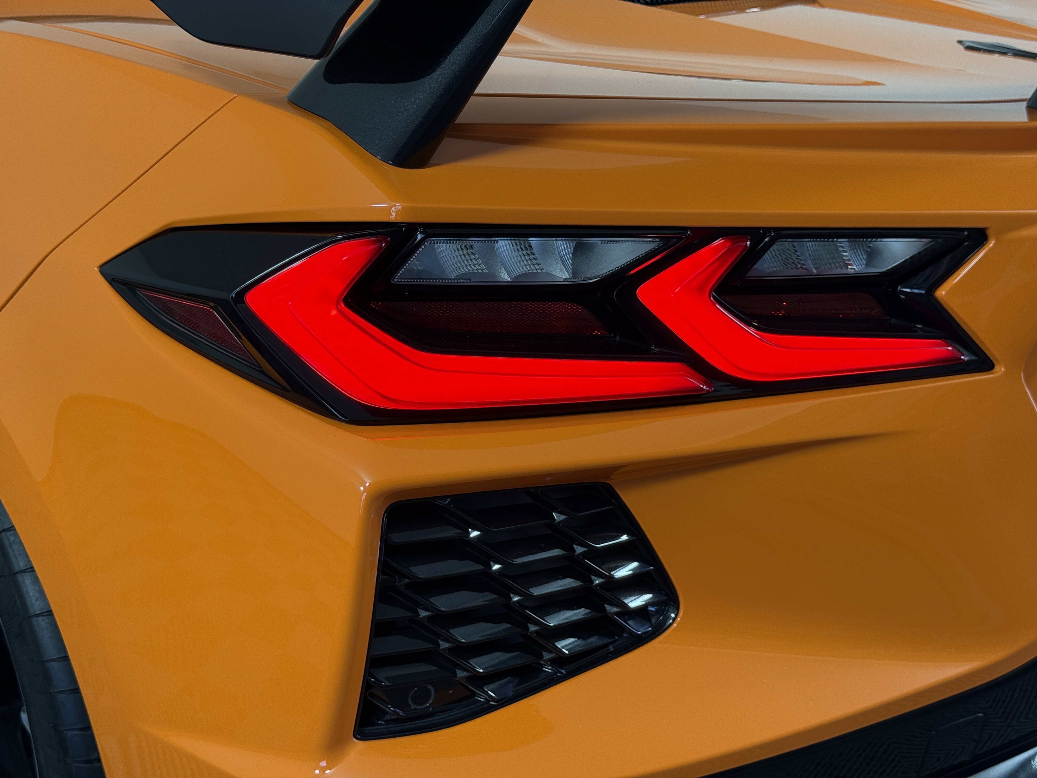 Used 2024 Chevrolet Corvette Stingray Premium Conv w/ Battery Protection Package image 8