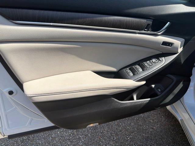 Used 2022 Honda Accord Touring image 9