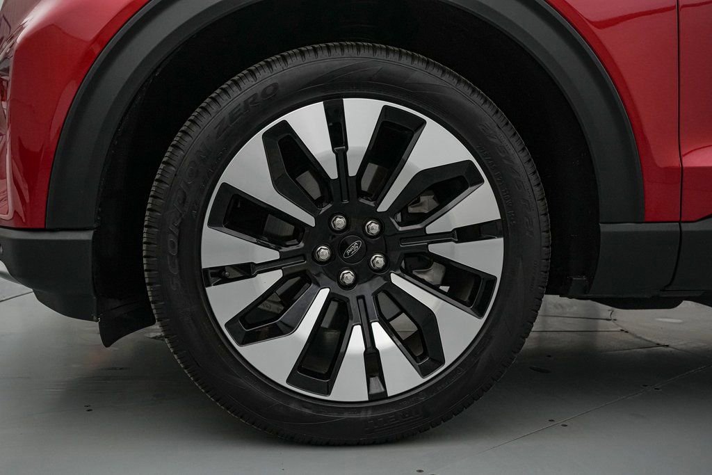 Certified 2025 Ford Explorer Platinum w/ LUX Leather Package image 10