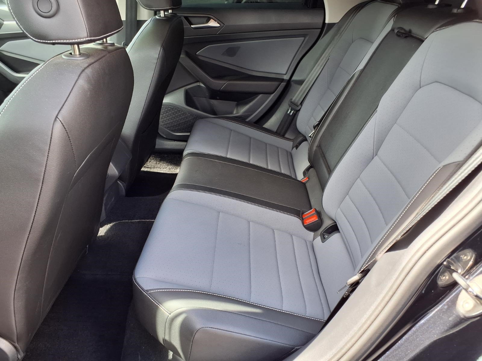 Used 2025 Volkswagen Jetta SE FWD image 10