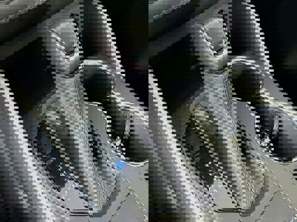 Used 2020 Toyota Highlander XLE image 19