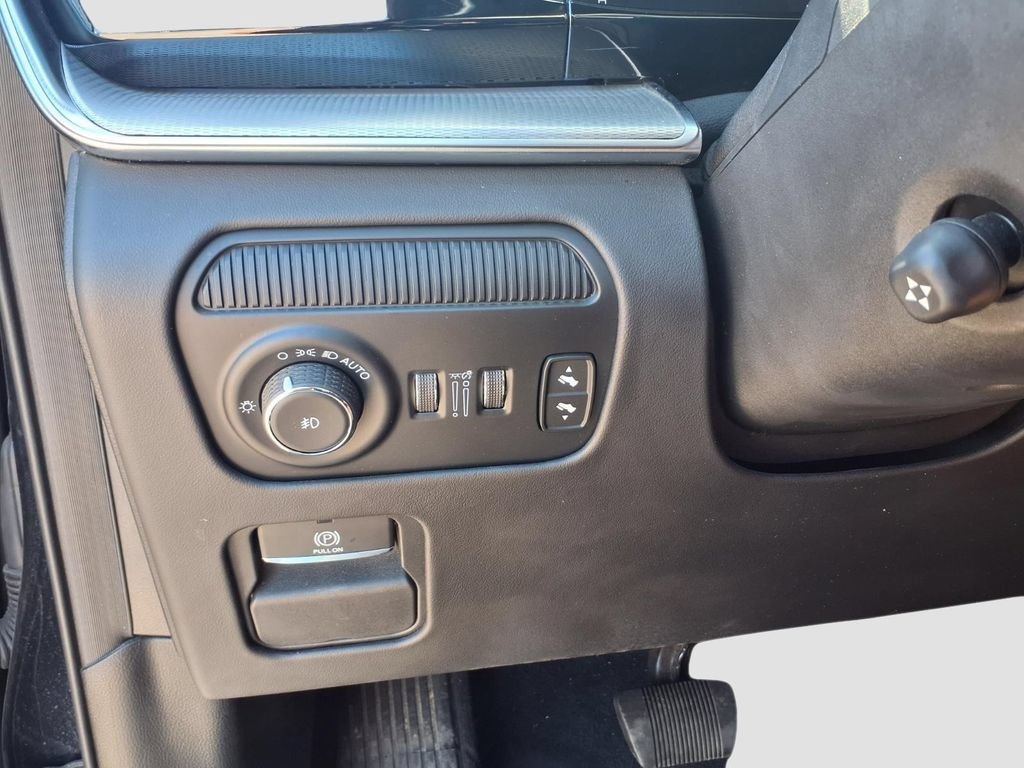 Used 2023 Jeep Grand Wagoneer L Series III w/ Rear Seat Video Group 1 AWD/4WD image 17