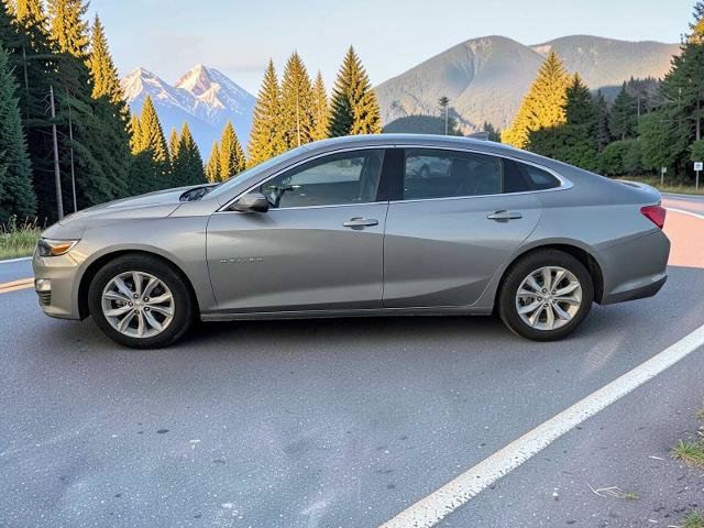 Used 2025 Chevrolet Malibu LT FWD image 3