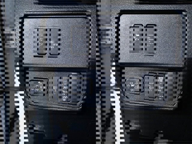 Used 2021 Toyota Tacoma Limited image 25