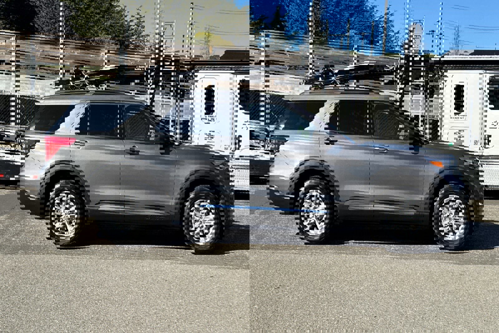 Certified 2022 Ford Explorer XLT w/ Equipment Group 202A image 3