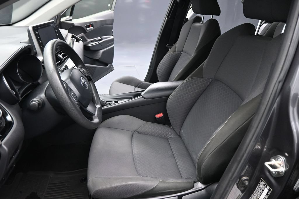 Used 2020 Toyota C-HR LE FWD image 9