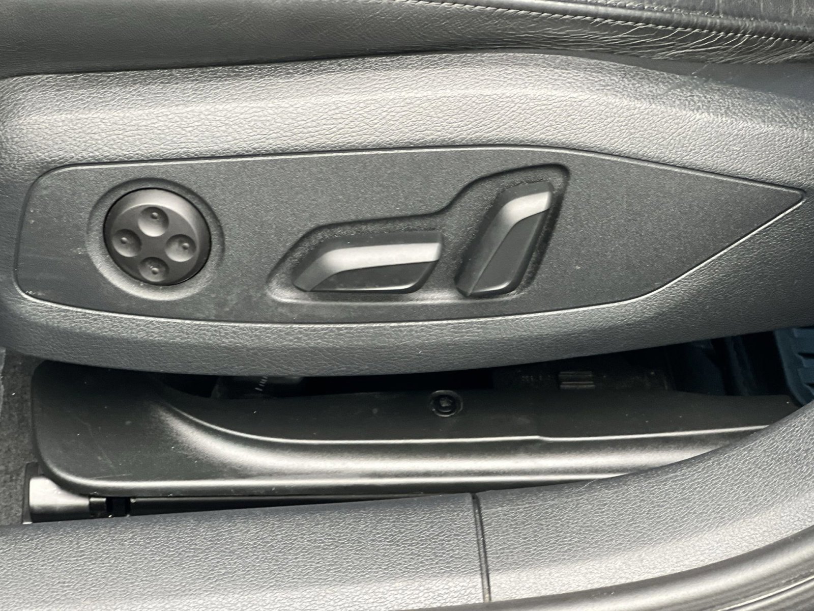 Used 2020 Audi A4 2.0T Premium w/ Convenience Package AWD/4WD image 22