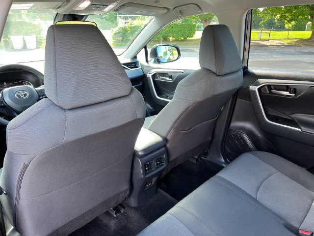 Used 2025 Toyota RAV4 XLE AWD/4WD image 27
