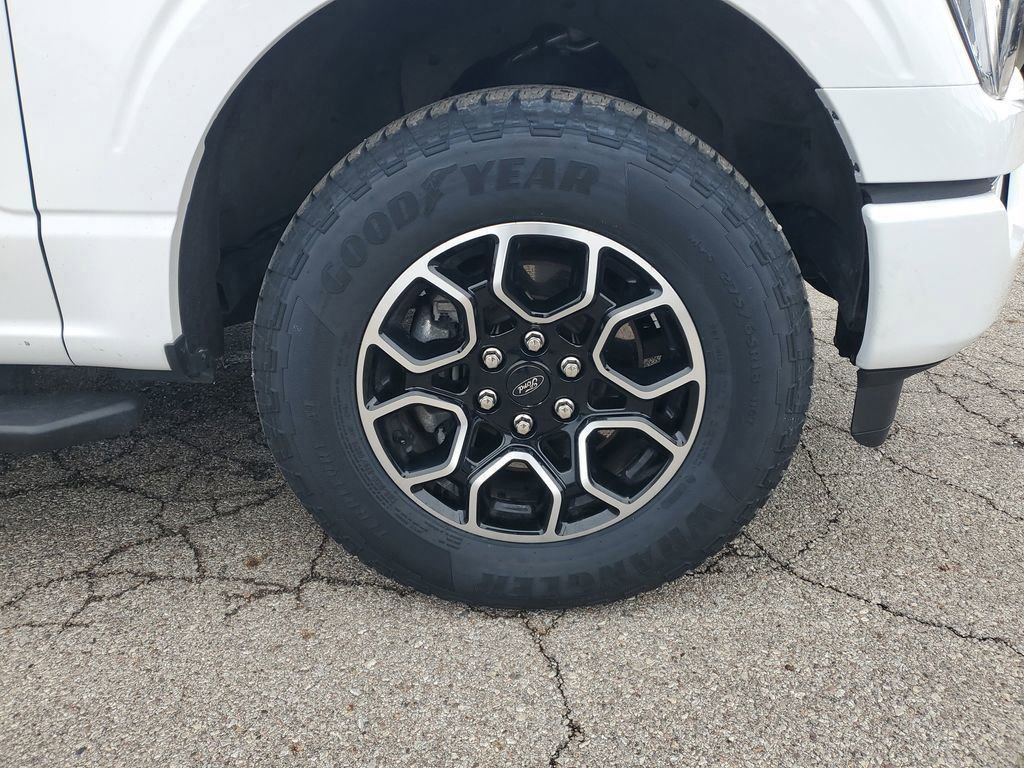 Certified 2022 Ford F150 XLT w/ Equipment Group 302A High image 5