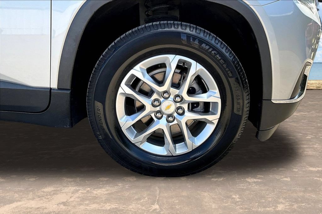 Used 2021 Chevrolet Traverse LT FWD image 36