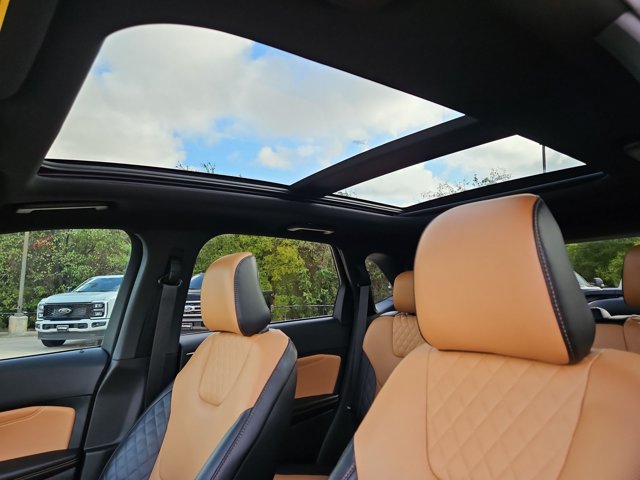 Certified 2024 Ford Edge Titanium w/ Titanium Elite Package AWD/4WD image 16