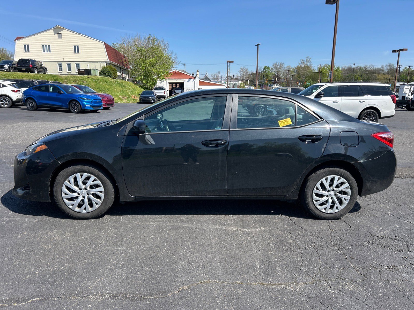Used 2018 Toyota Corolla LE FWD image 8