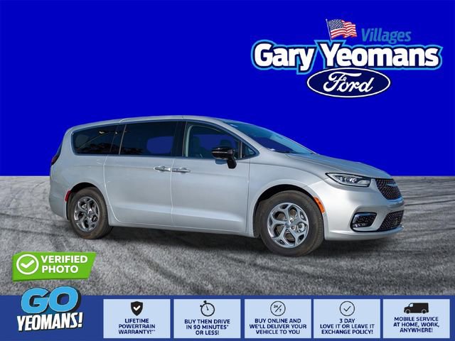 Used 2024 Chrysler Pacifica Limited FWD image 1