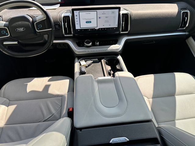 Certified 2025 Ford Expedition Platinum w/ Driver's Package AWD/4WD image 24
