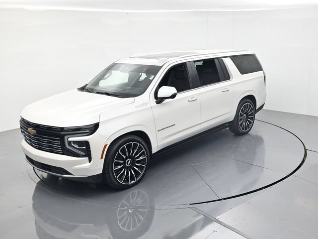 Used 2025 Chevrolet Suburban High Country AWD/4WD image 46