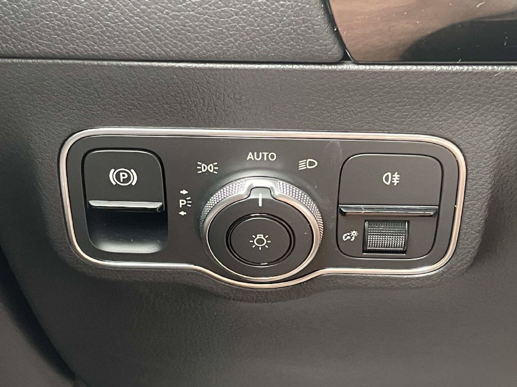 Used 2025 Mercedes-Benz GLA 250 image 27