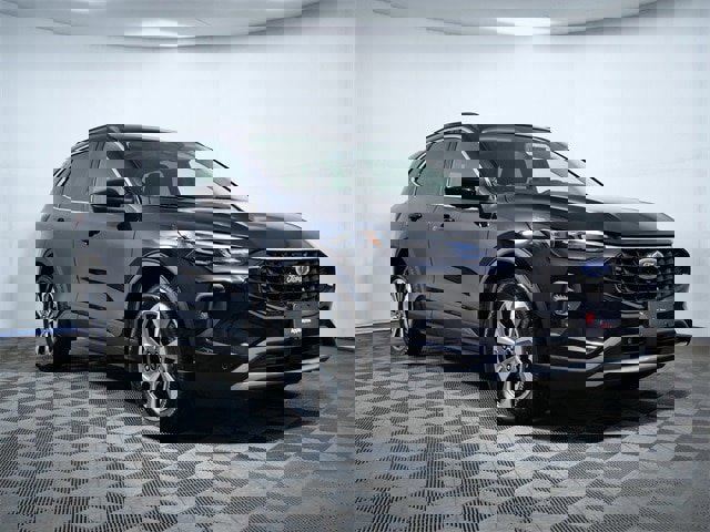 Certified 2025 Ford Escape Platinum w/ Premium Technology Package image 5