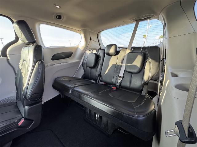 Used 2024 Chrysler Pacifica Touring-L image 16