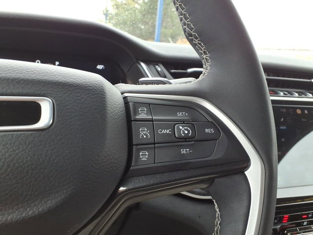 Used 2023 Jeep Grand Cherokee L Laredo w/ Luxury Tech Group I AWD/4WD image 19