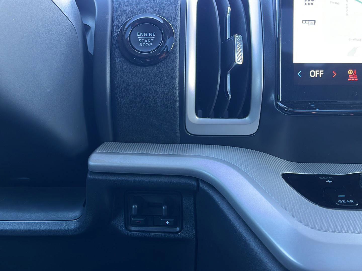 Certified 2025 Ford Expedition Active image 30