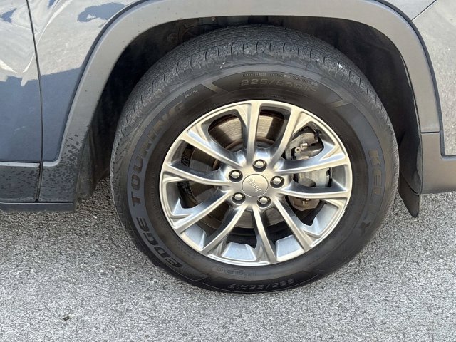 Used 2019 Jeep Cherokee Latitude Plus w/ Cold Weather Group AWD/4WD image 9