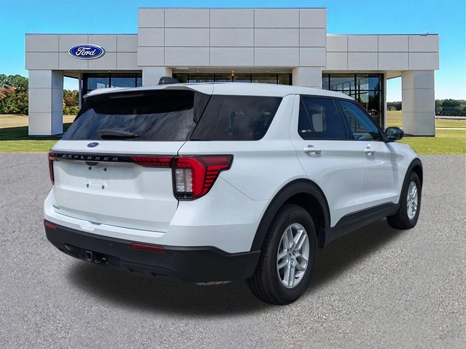 Certified 2026 Ford Explorer Active RWD image 4