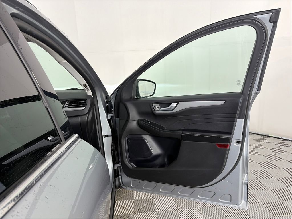 Certified 2024 Ford Escape Platinum image 30