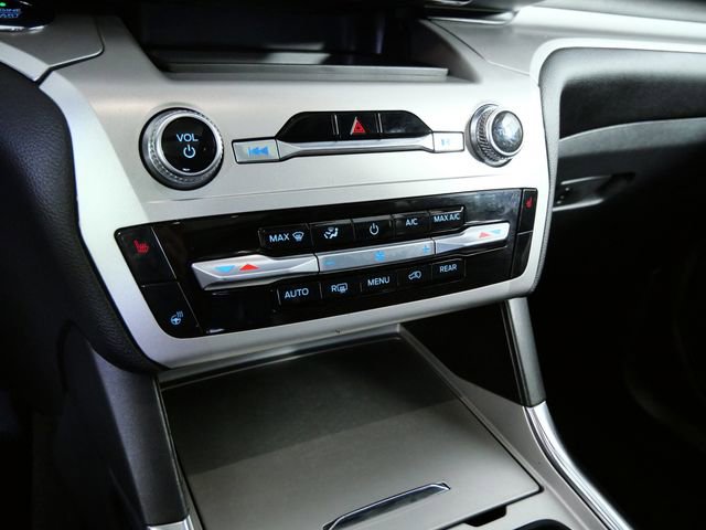 Certified 2021 Ford Explorer XLT w/ Equipment Group 202A image 19