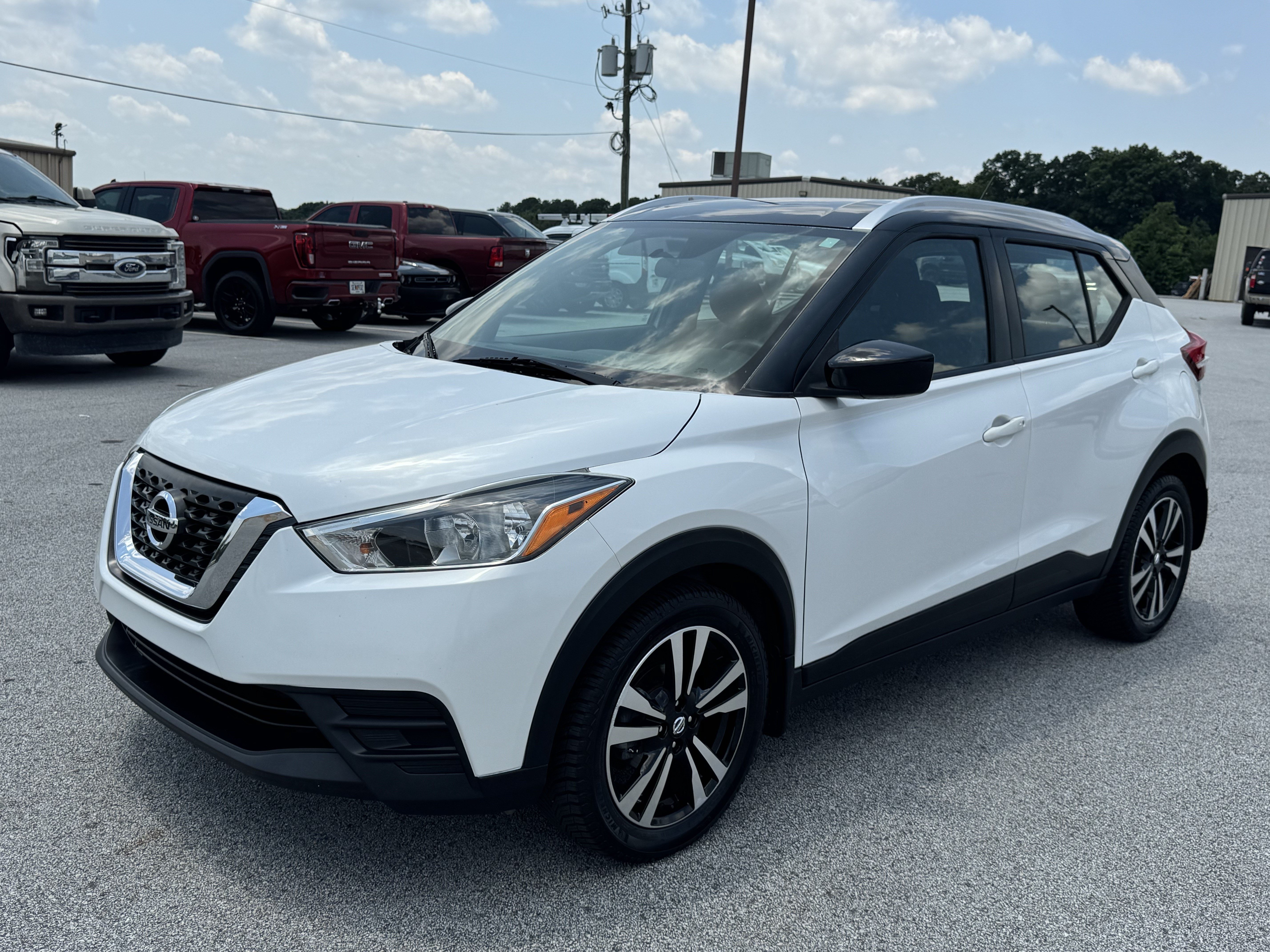 Used 2019 Nissan Kicks SV FWD image 2