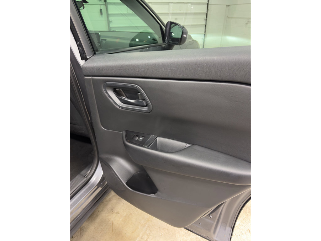 Used 2024 Nissan Rogue SV FWD image 24