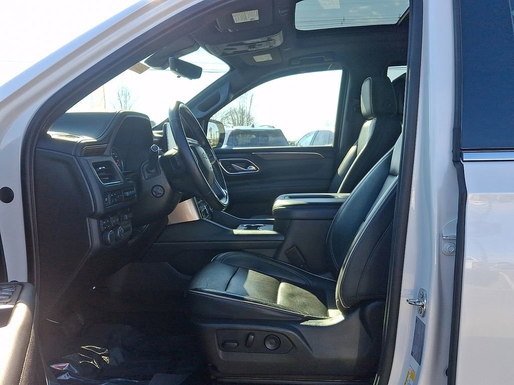 Used 2021 Chevrolet Tahoe Premier w/ Premium Package image 16