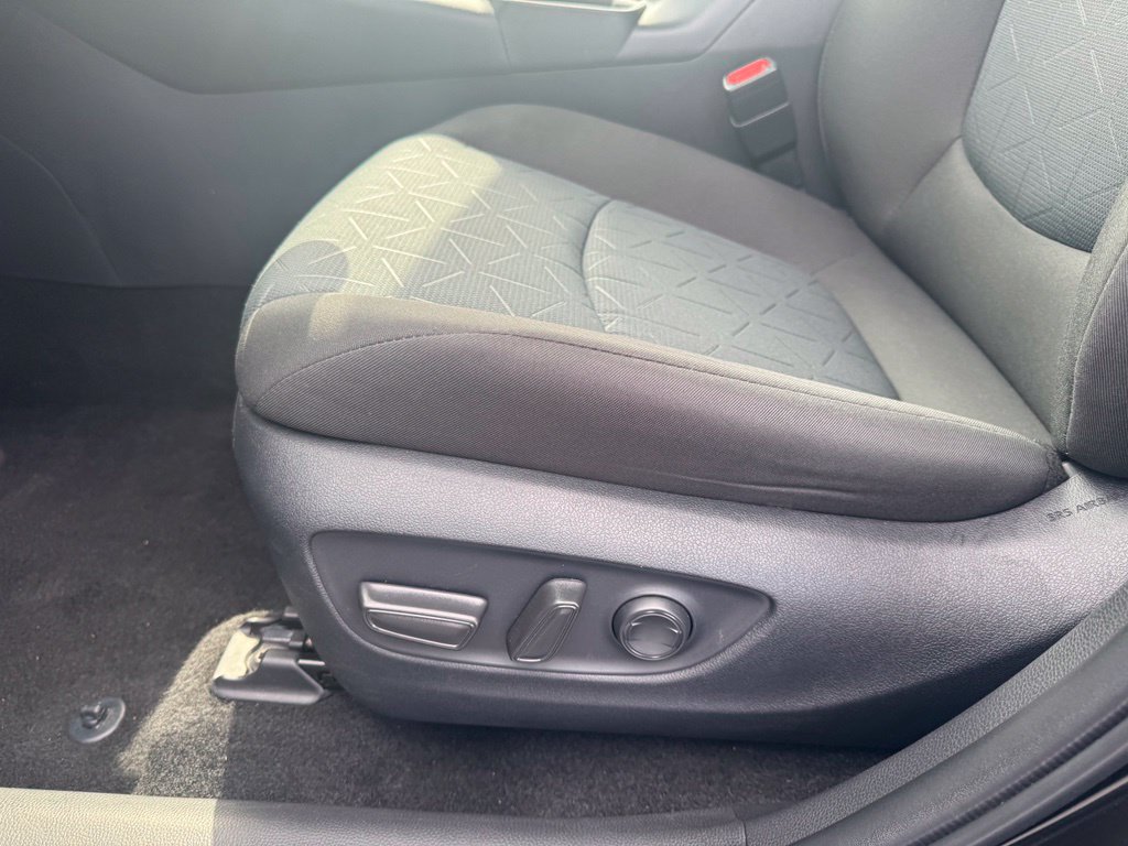 Used 2025 Toyota RAV4 XLE AWD/4WD image 6