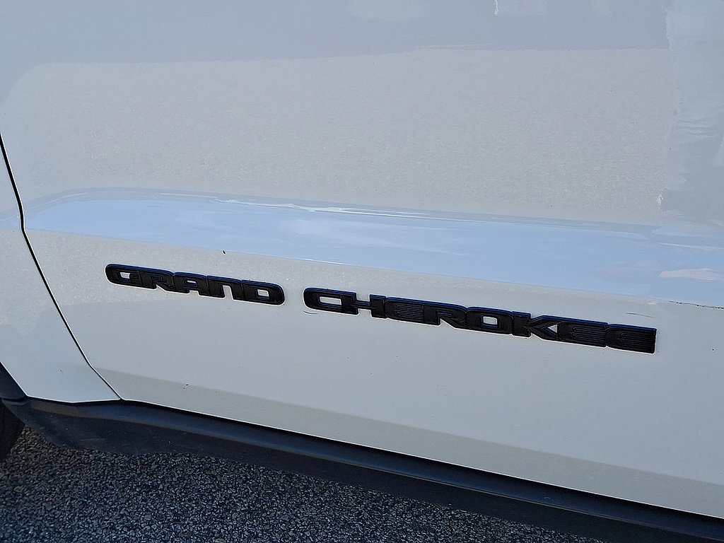 Used 2019 Jeep Grand Cherokee Laredo AWD/4WD image 58