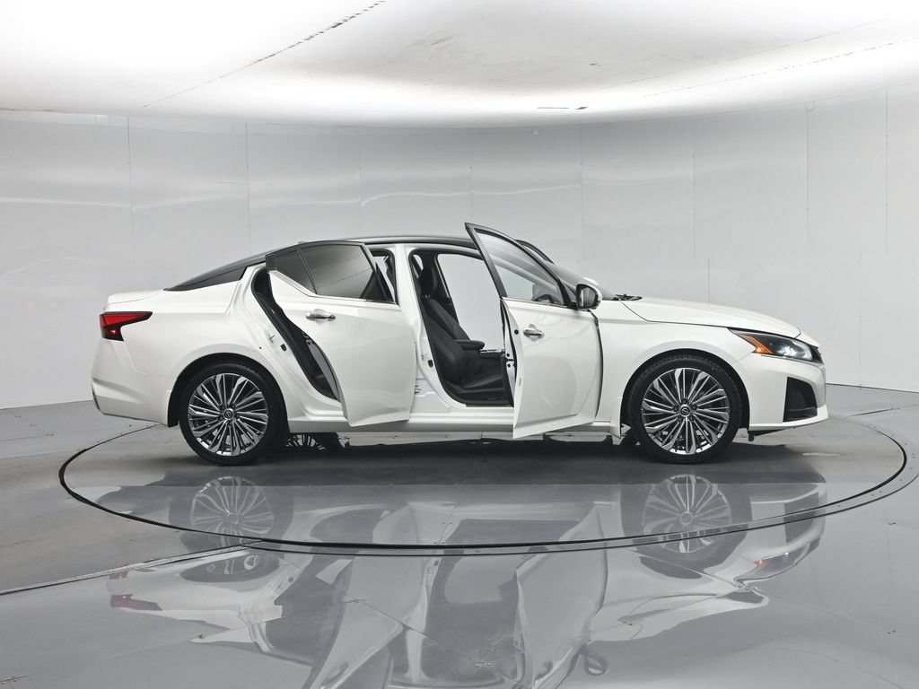 Used 2024 Nissan Altima 2.5 SL FWD image 5