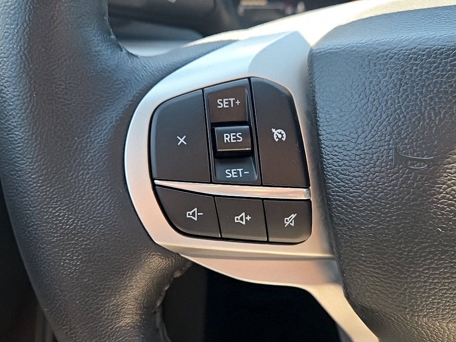 Certified 2023 Ford Explorer XLT w/ Equipment Group 202A AWD/4WD image 13