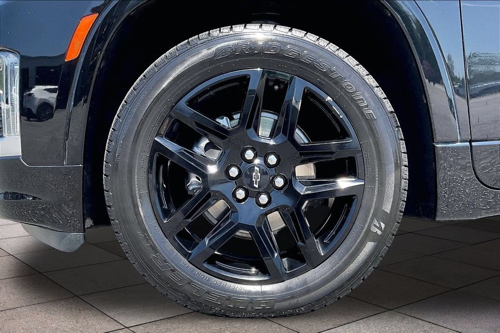 Used 2022 Chevrolet Traverse Premier w/ LPO, Floor Liner Package FWD image 9