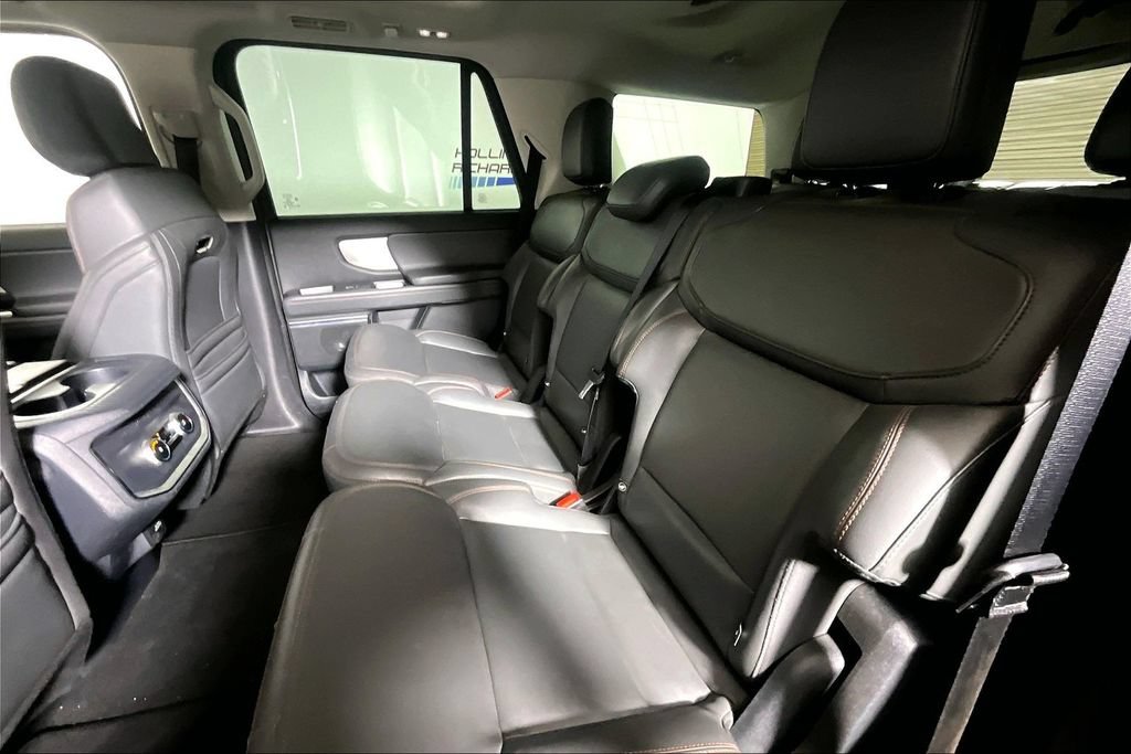 Certified 2025 Ford Expedition Active AWD/4WD image 21