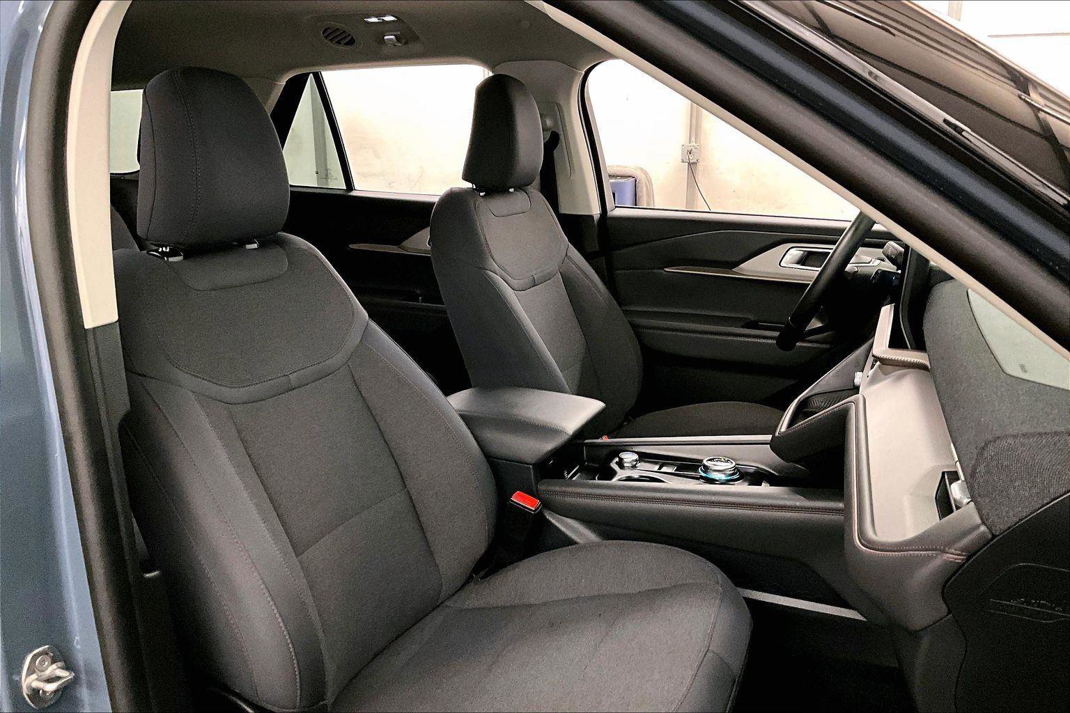 Certified 2025 Ford Explorer Active image 7