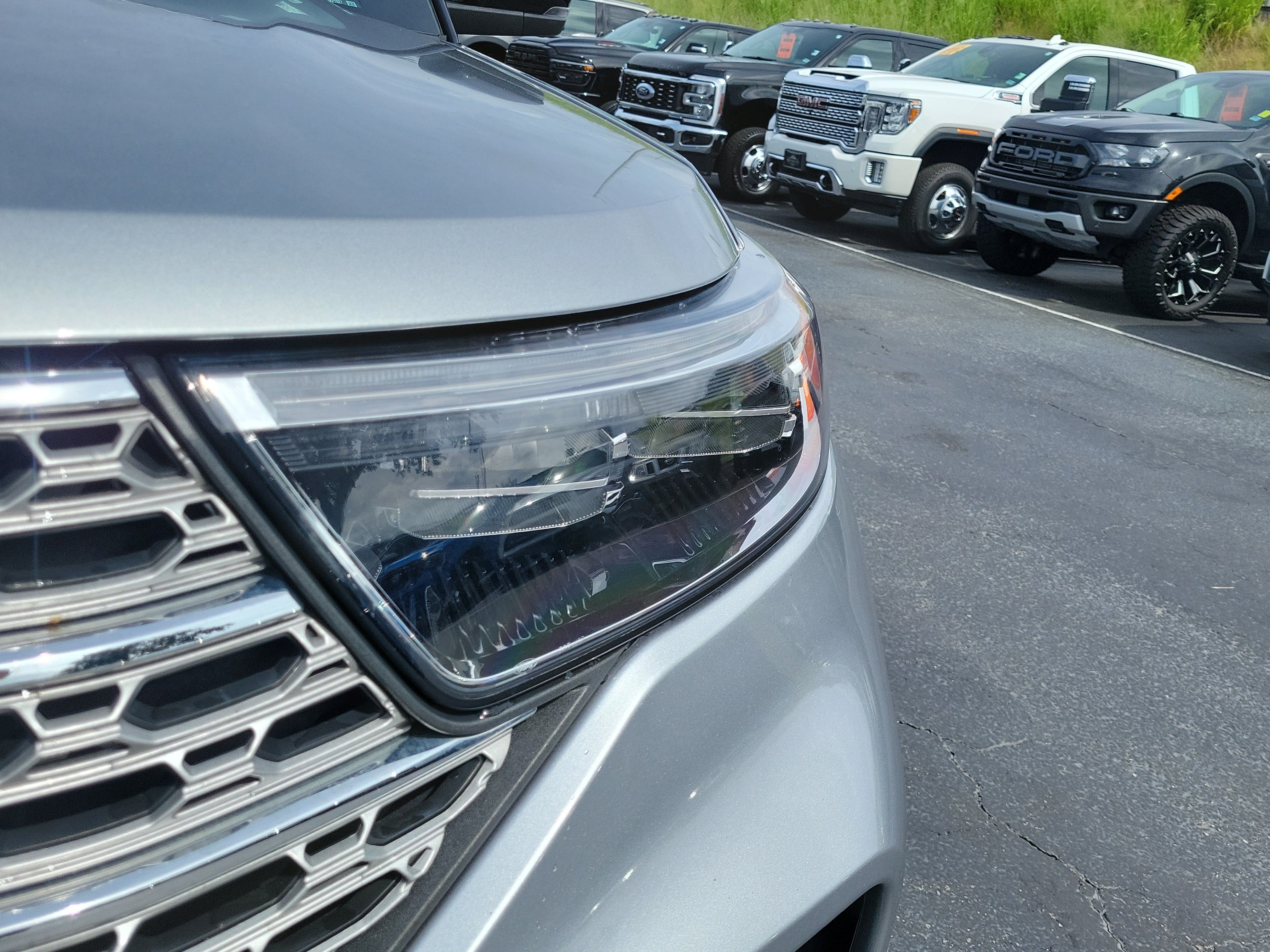 Certified 2023 Ford Explorer Limited w/ Equipment Group 301A RWD image 3