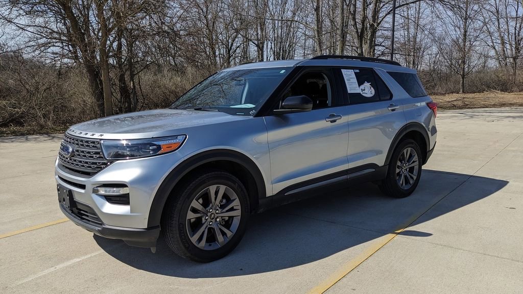 Certified 2022 Ford Explorer XLT w/ XLT Sport Appearance Package image 7
